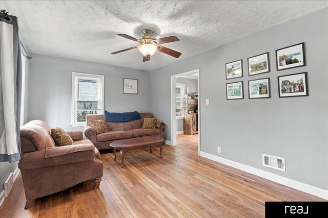 9613 N 31 Street, Omaha, NE 68112