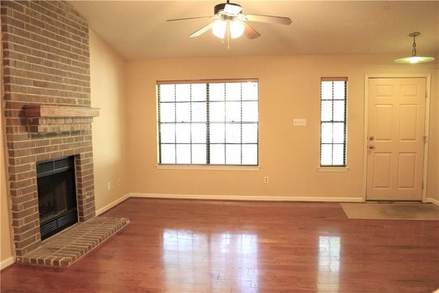 7422 Dallas DR, Austin, TX 78729