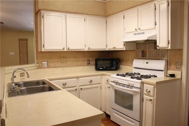 7422 Dallas DR, Austin, TX 78729