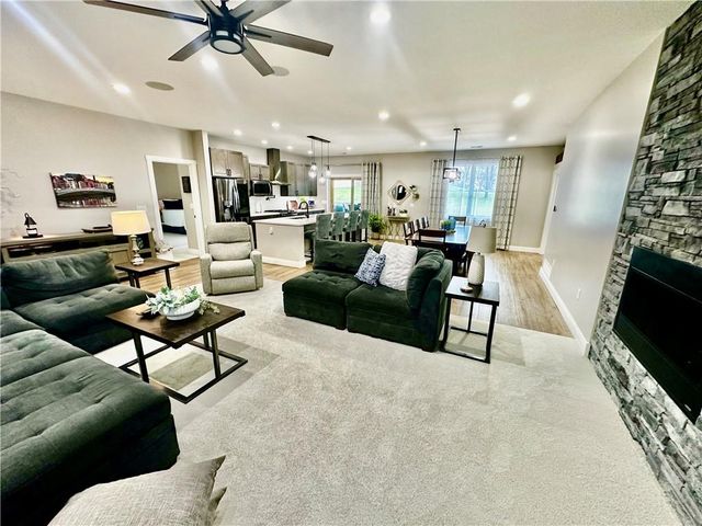 186 N Sunset Drive, Maryville, MO 64468