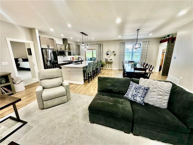 186 N Sunset Drive, Maryville, MO 64468