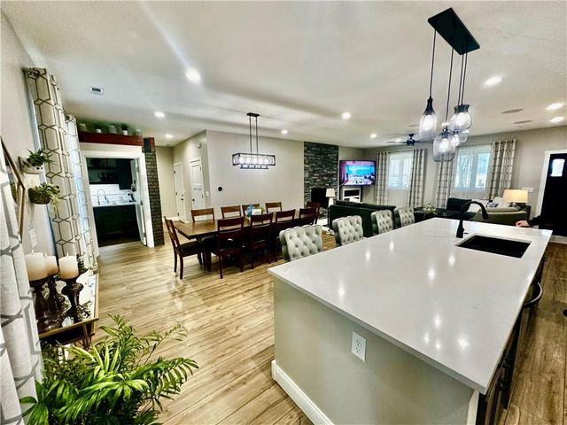 186 N Sunset Drive, Maryville, MO 64468