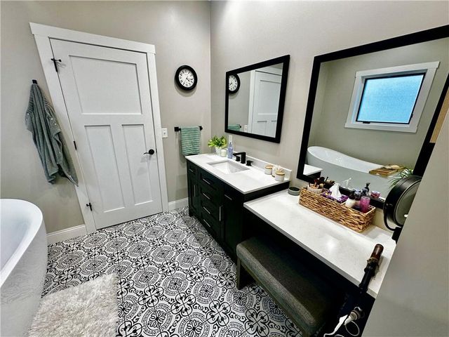 186 N Sunset Drive, Maryville, MO 64468