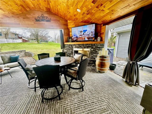 186 N Sunset Drive, Maryville, MO 64468