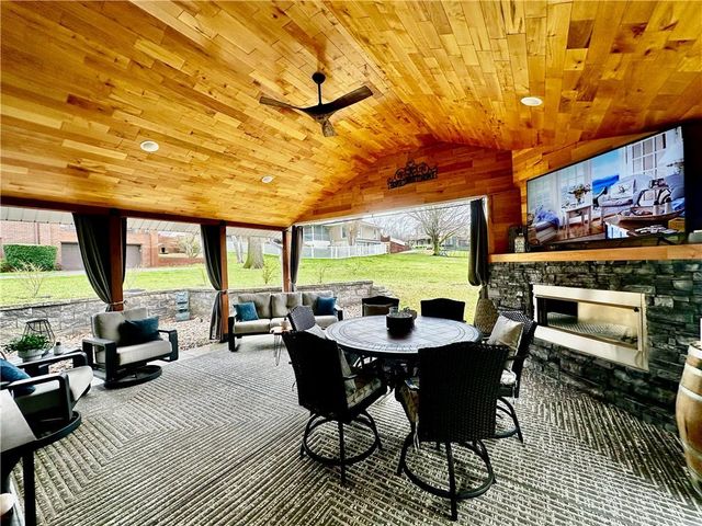 186 N Sunset Drive, Maryville, MO 64468