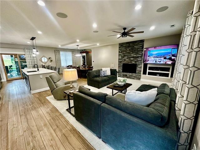 186 N Sunset Drive, Maryville, MO 64468