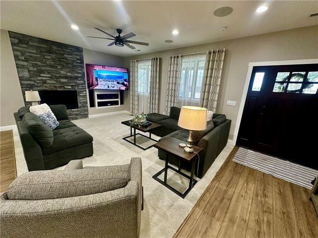 186 N Sunset Drive, Maryville, MO 64468