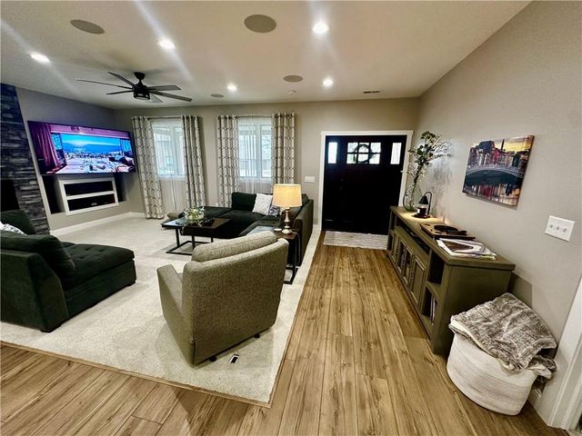 186 N Sunset Drive, Maryville, MO 64468