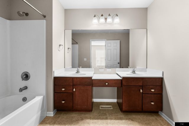 10601 Craig Street, Omaha, NE 68122