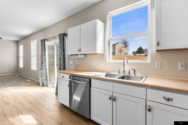 10601 Craig Street, Omaha, NE 68122