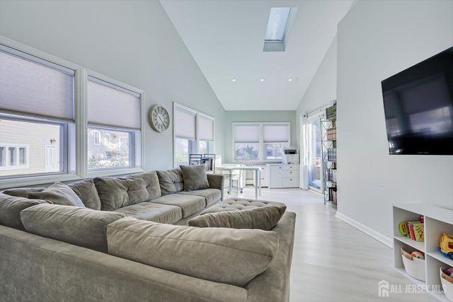 9 Olden Road, Edison, NJ 08817