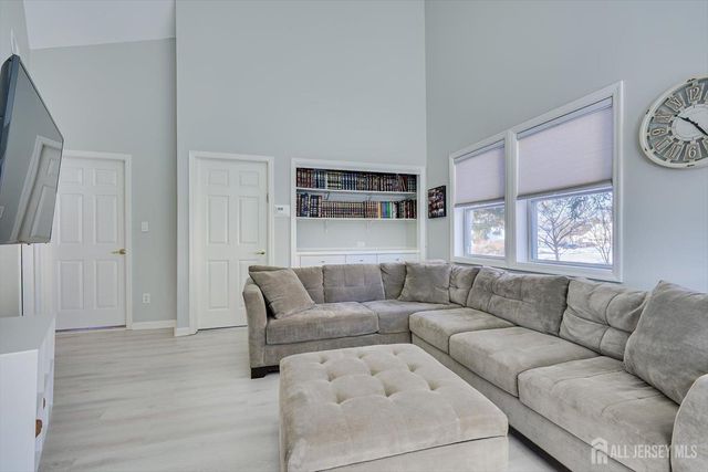 9 Olden Road, Edison, NJ 08817