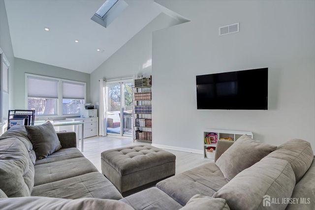 9 Olden Road, Edison, NJ 08817