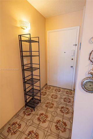 16790 NE 14th Ave 215, Miami, FL 33162