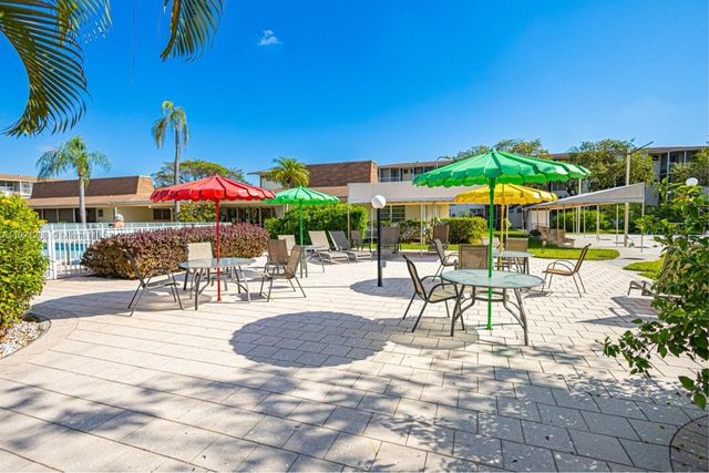 16790 NE 14th Ave 215, Miami, FL 33162