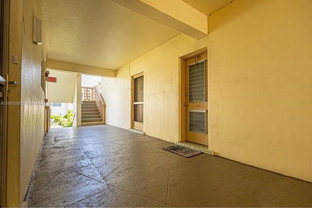 16790 NE 14th Ave 215, Miami, FL 33162