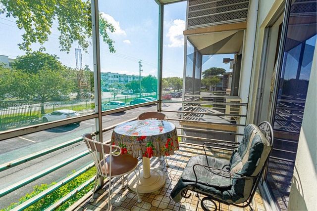 16790 NE 14th Ave 215, Miami, FL 33162