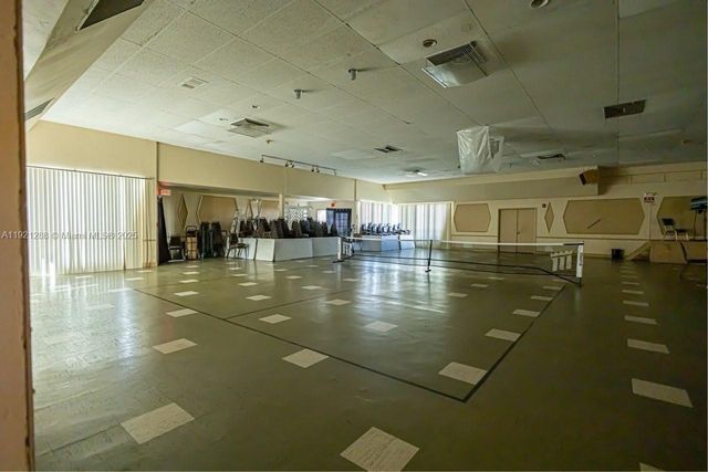 16790 NE 14th Ave 215, Miami, FL 33162