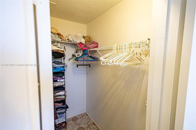 16790 NE 14th Ave 215, Miami, FL 33162