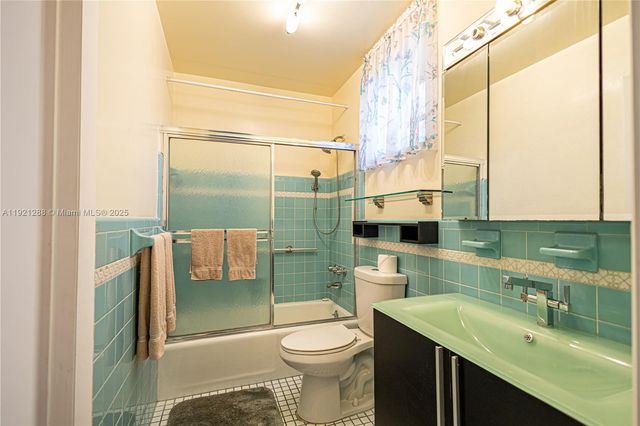 16790 NE 14th Ave 215, Miami, FL 33162