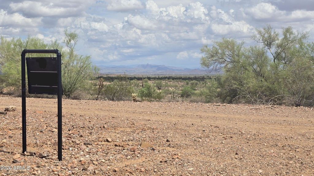 29140 W PAINT YOUR WAGON Trail -, Wittmann, AZ 85361 — exterior