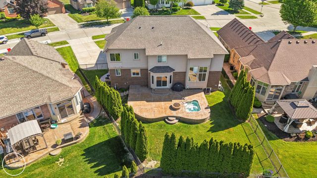 19060 Bedford Drive 34, Clinton Township, MI 48038