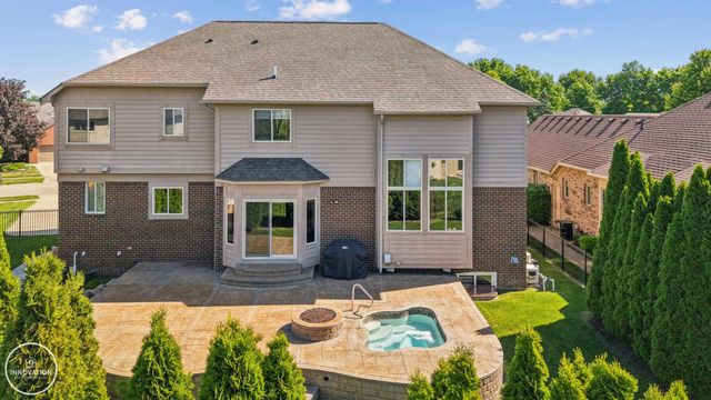 19060 Bedford Drive 34, Clinton Township, MI 48038