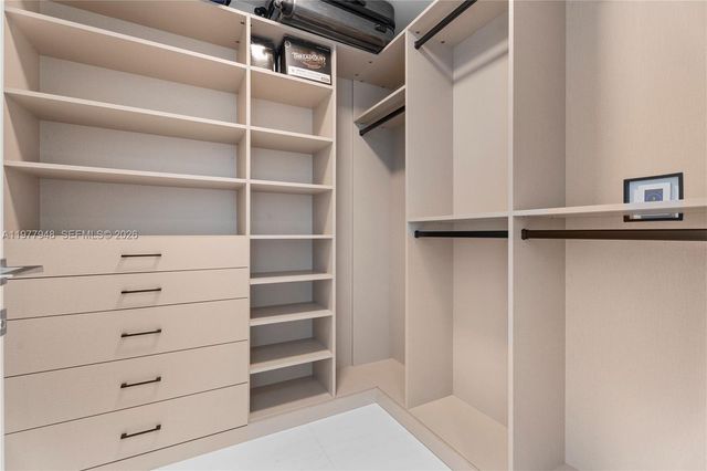 300 Biscayne Boulevard Way 4007W, Miami, FL 33131