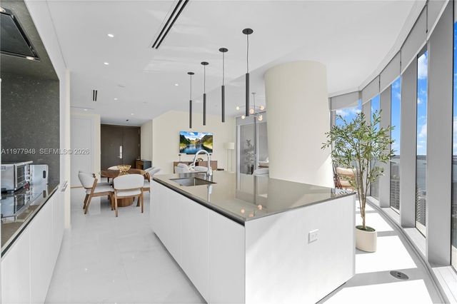 300 Biscayne Boulevard Way 4007W, Miami, FL 33131