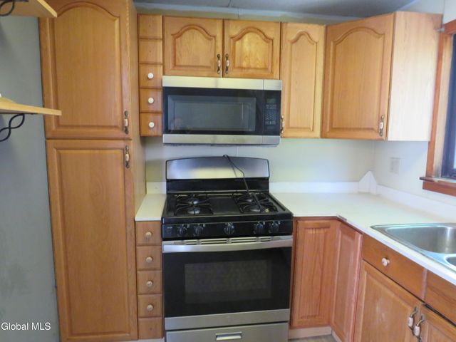 12 Glebe Street, Johnstown, NY 12095