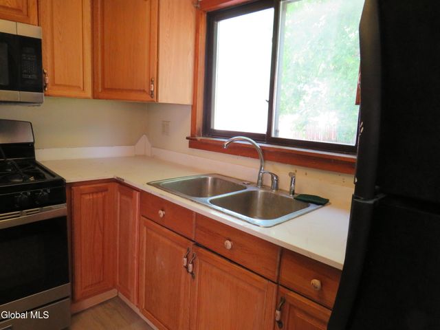12 Glebe Street, Johnstown, NY 12095