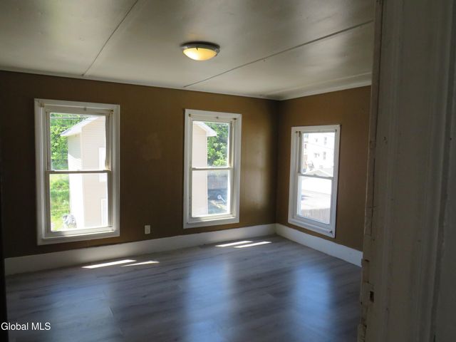 12 Glebe Street, Johnstown, NY 12095