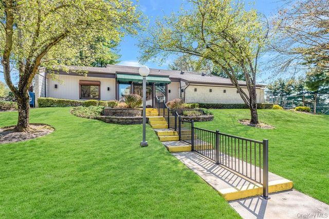 73 Richmond Boulevard 3B, Ronkonkoma, NY 11779