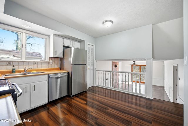 7905 Mary Sue Dr, Louisville, KY 40291