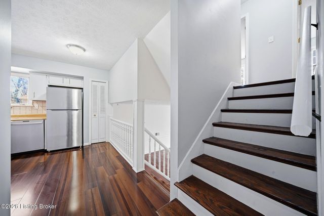 7905 Mary Sue Dr, Louisville, KY 40291