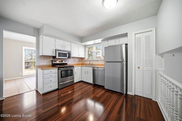 7905 Mary Sue Dr, Louisville, KY 40291