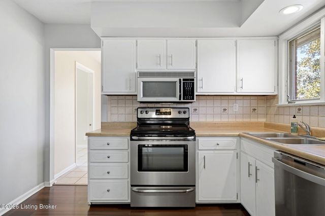 7905 Mary Sue Dr, Louisville, KY 40291