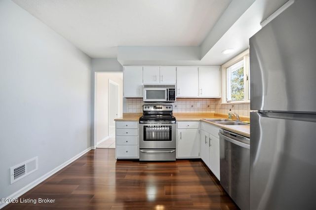 7905 Mary Sue Dr, Louisville, KY 40291