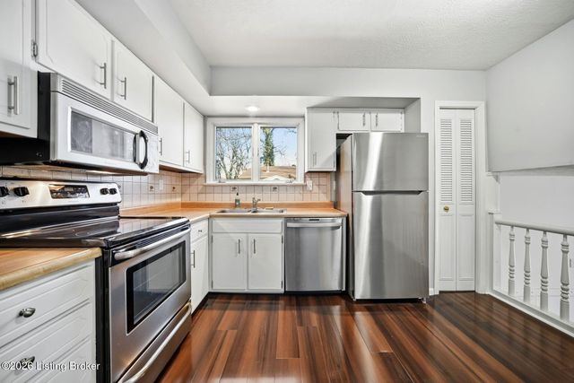 7905 Mary Sue Dr, Louisville, KY 40291