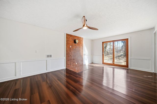 7905 Mary Sue Dr, Louisville, KY 40291