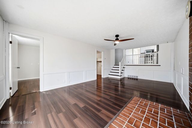 7905 Mary Sue Dr, Louisville, KY 40291