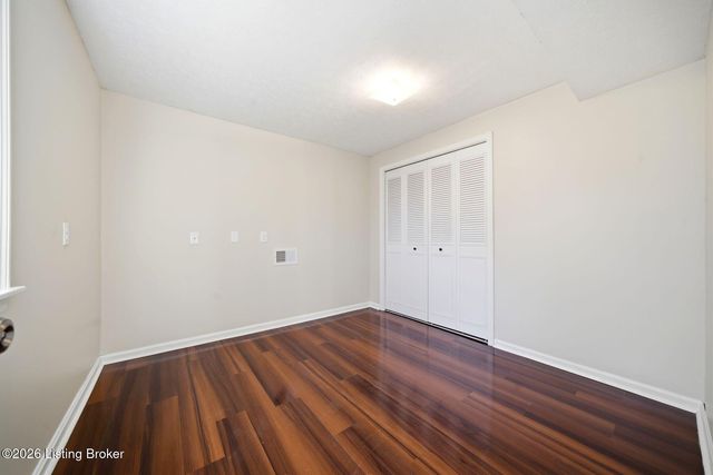 7905 Mary Sue Dr, Louisville, KY 40291