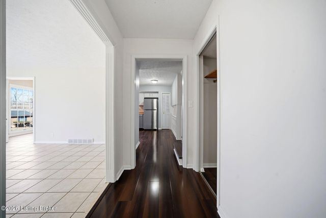 7905 Mary Sue Dr, Louisville, KY 40291