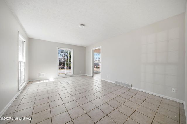 7905 Mary Sue Dr, Louisville, KY 40291