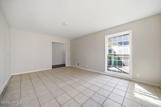 7905 Mary Sue Dr, Louisville, KY 40291