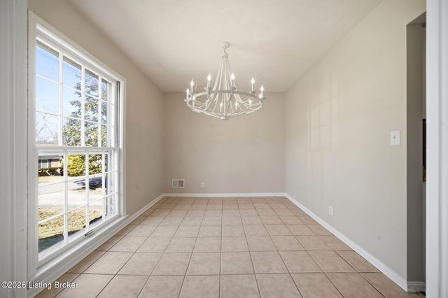 7905 Mary Sue Dr, Louisville, KY 40291