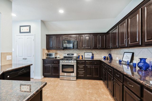 115 Hillandale Court, Magnolia, TX 77354