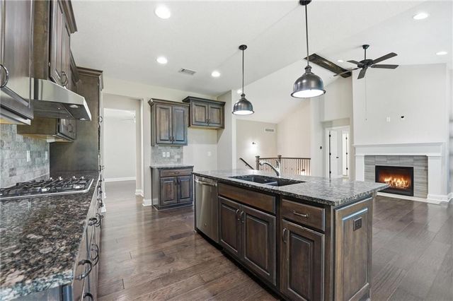 604 SW Haverford Road, Lee's Summit, MO 64081