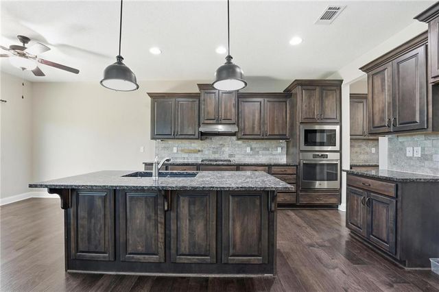 604 SW Haverford Road, Lee's Summit, MO 64081