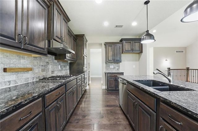 604 SW Haverford Road, Lee's Summit, MO 64081